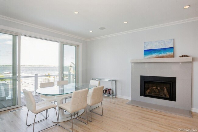 Building Photo - 676 Dune Rd