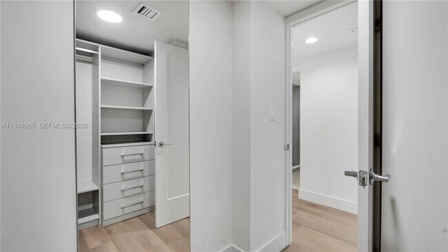 Building Photo - 555 NE 34th St