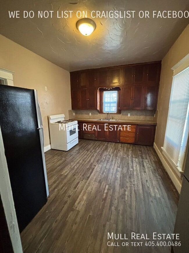 Building Photo - 412 S Evans Ave