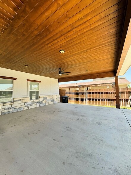 Building Photo - 2301 Lemonwood St