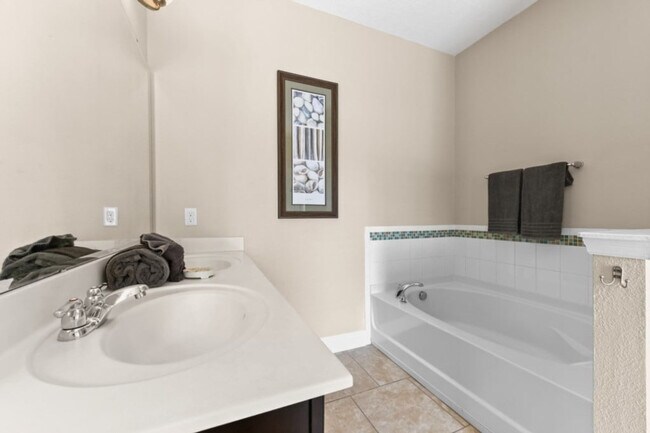 Building Photo - 4425 Acorn Ct