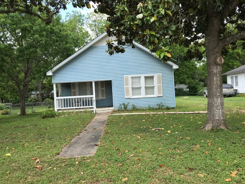 Building Photo - 1424 Live Oak St