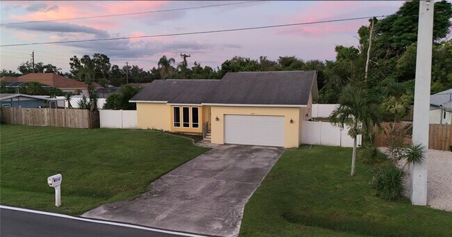 Primary Photo - 4659 Alligator Dr