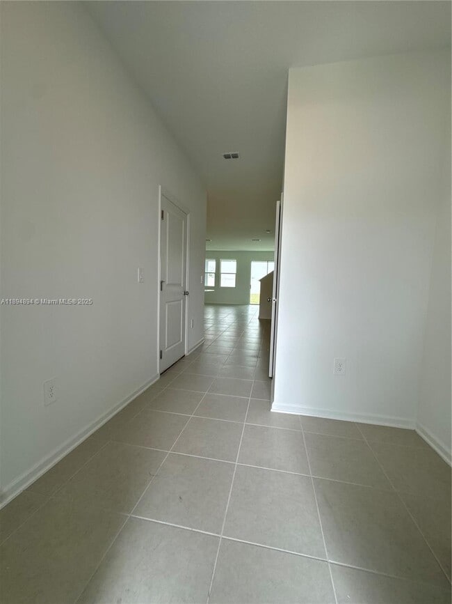 Building Photo - 512 Hart Ln