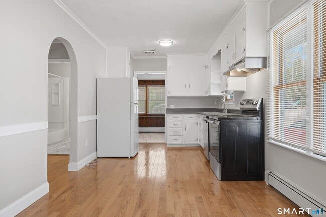 Building Photo - 456 Elm St