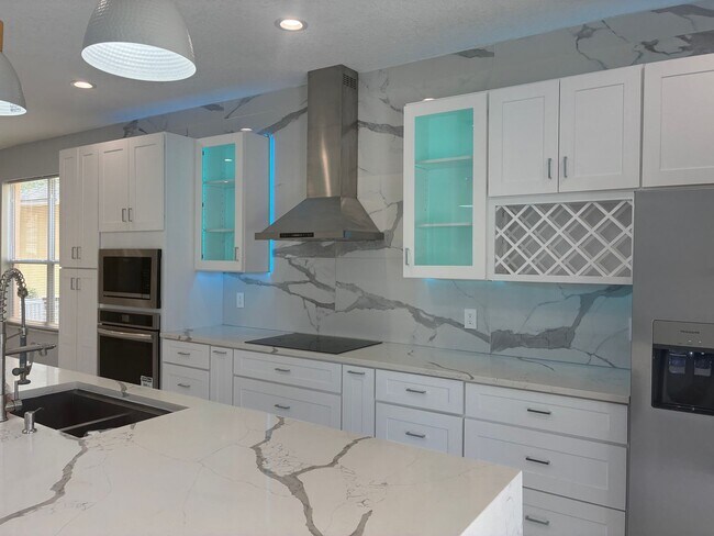 Building Photo - 2641 Emerald Island Blvd