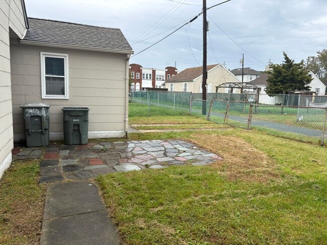 Building Photo - 611 N Michigan Ave