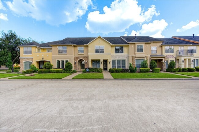 Building Photo - 2011 Spring Cedar Ln