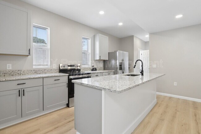 Building Photo - 1209 E Whittier St