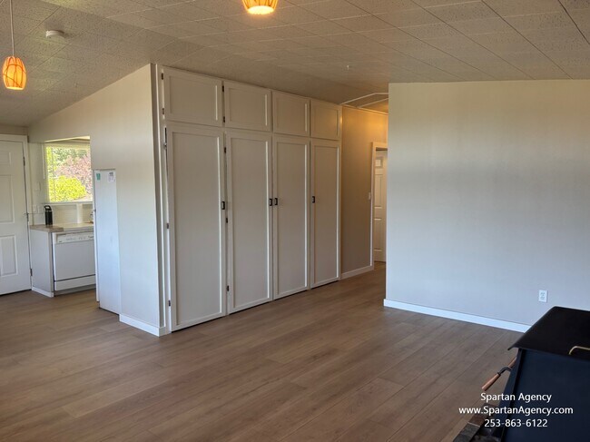 Building Photo - 1020 184th Ave Ct E