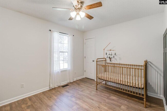 Building Photo - Charming Chapin Ranch in a Cul-de-Sac!