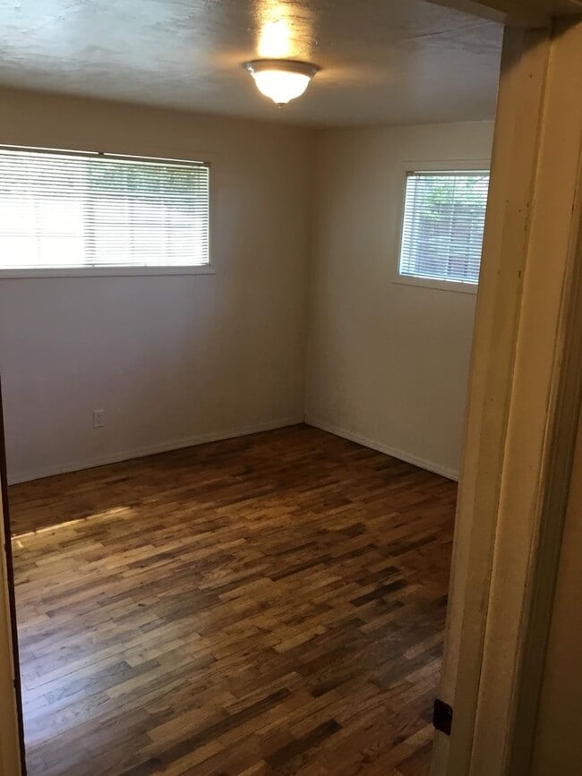 Building Photo - 2 Bedroom Duplex in Santa Clara Area