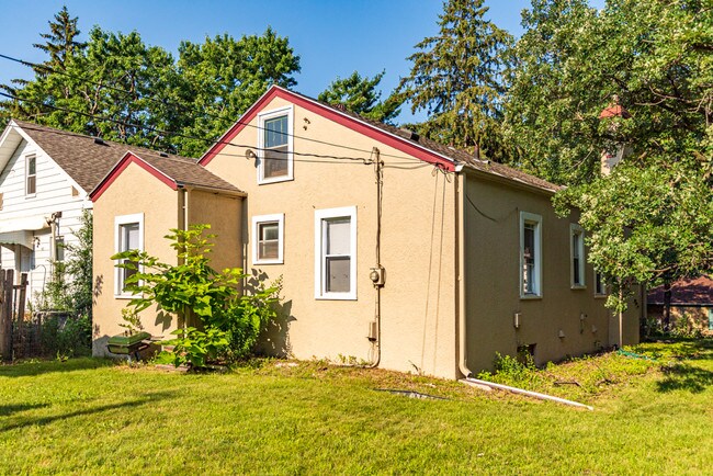 Building Photo - 700 24th Ave SE