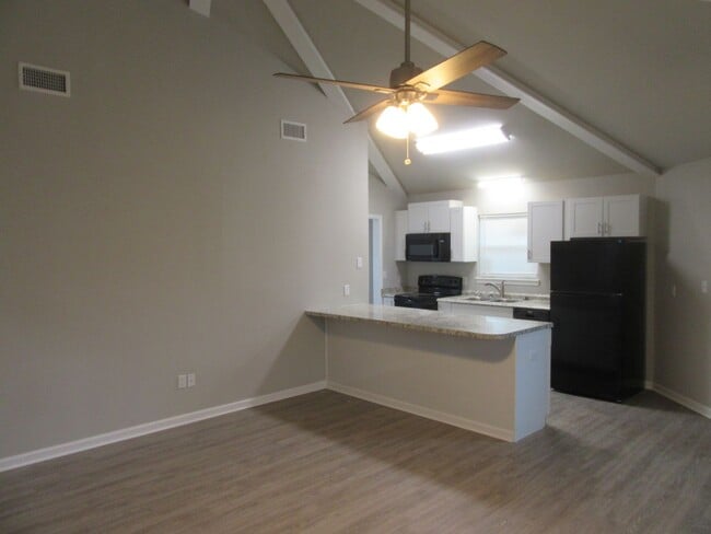 Building Photo - 1304 Grace Ave