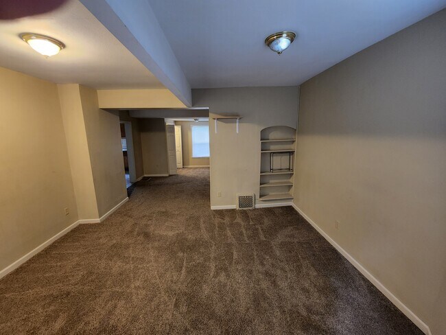 Building Photo - 930 Fremont St