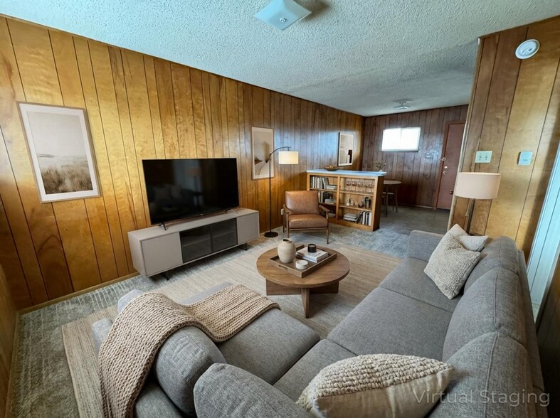 Building Photo - 805 W Hallmark Ave