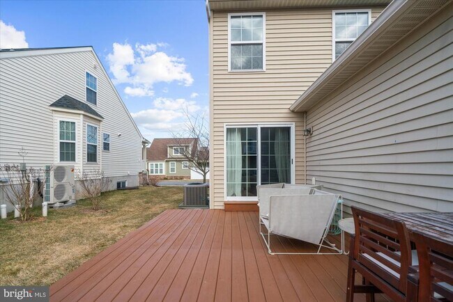 Building Photo - 105 N Yeingst Dr