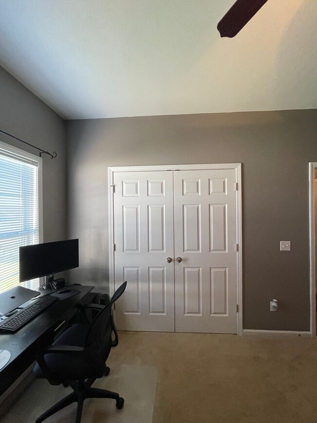 Building Photo - Wakefield Subdivision!  End Unit.