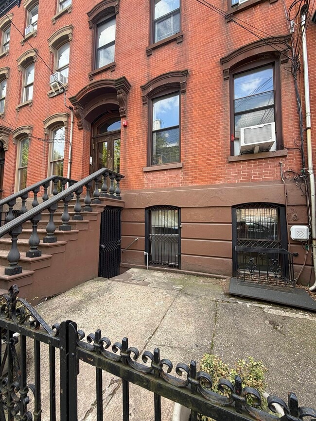 Building Photo - 131 Mercer St