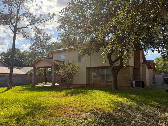 Building Photo - 901 Eden Ln