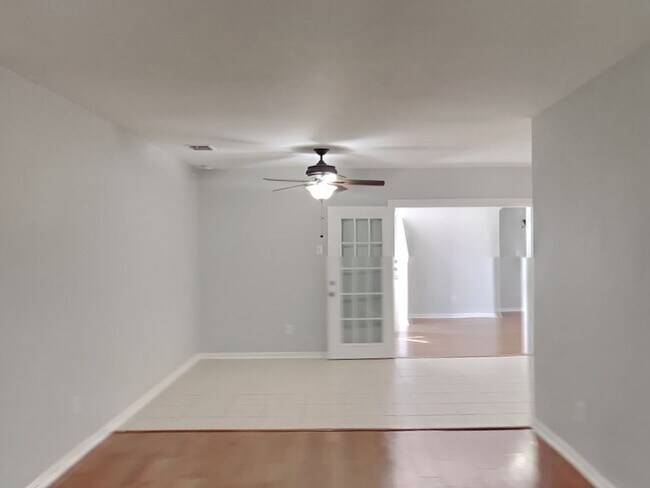 Building Photo - Coming Soon! 4BR/3BA | Newly Renovated Single Family Home | Fenced  yard | In Grand Prairie!