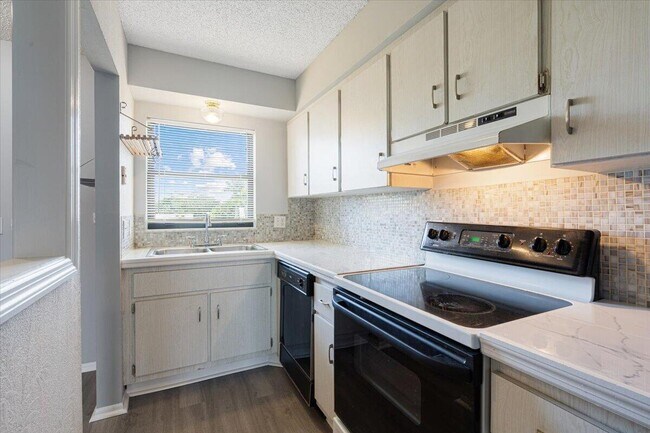 Building Photo - 1300 Seaway Dr