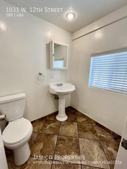 Building Photo - 1031 W 12th St