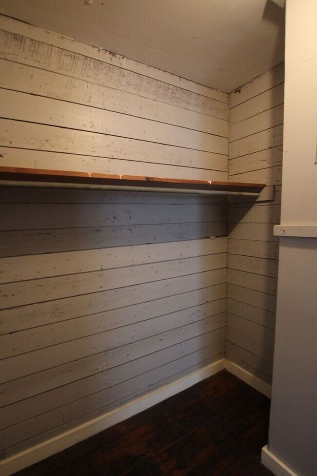 Building Photo - Available! 1 Bedroom 1 Bathroom Apartment close to Downtown Tyler!