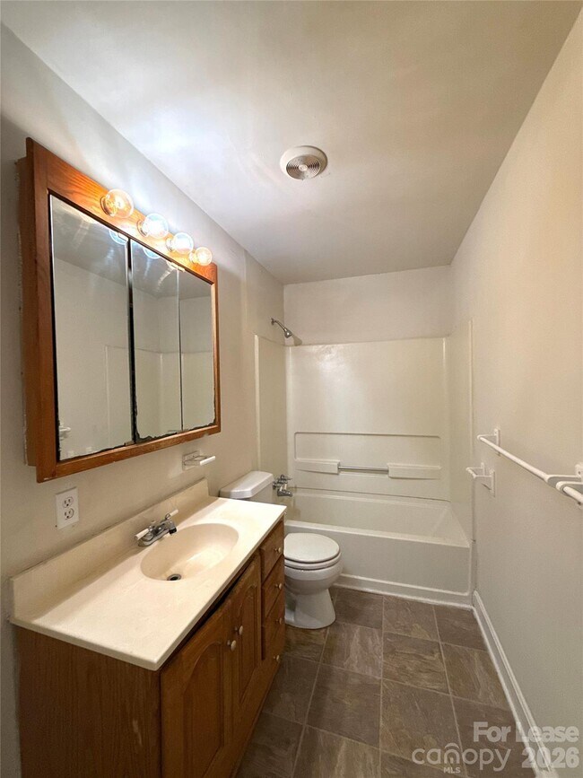 Building Photo - 4428 Brooktree Dr