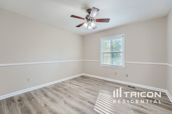 Building Photo - 1366 Oleander Dr SW