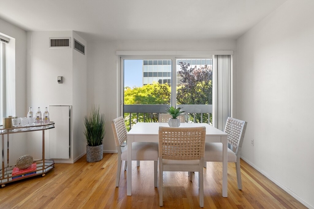 Building Photo - 950 Massachusetts Ave