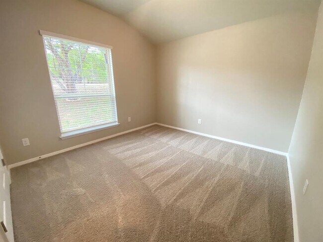 Building Photo - 21607 Surrey Ln