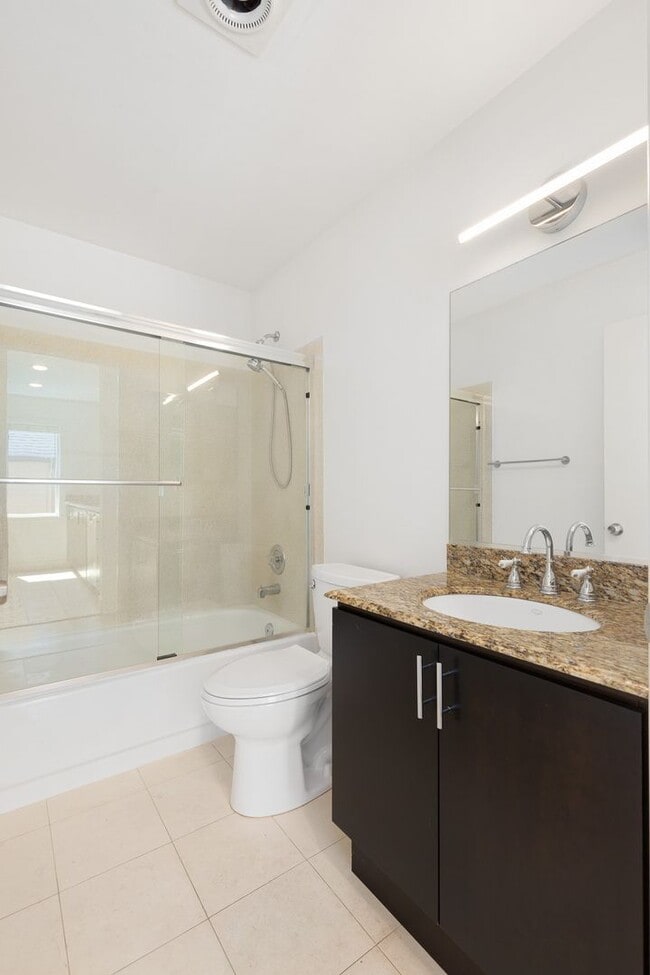 Building Photo - Admiral District 1 Bedroom Condo with Laun...