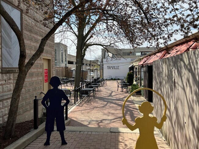 Building Photo - 10 E Jefferson Ave