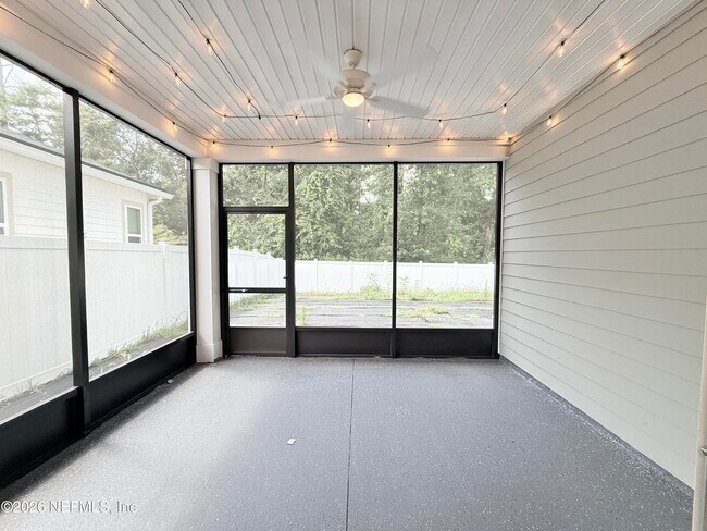 Building Photo - 878 Cedar Slough Dr