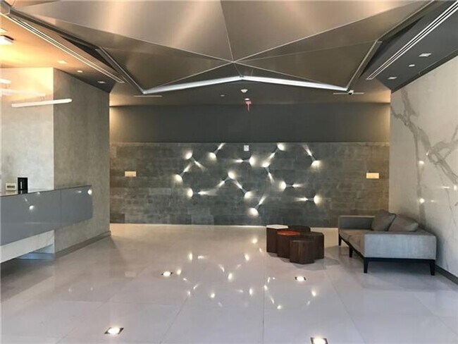 Building Photo - 9940 W Bay Harbor Dr