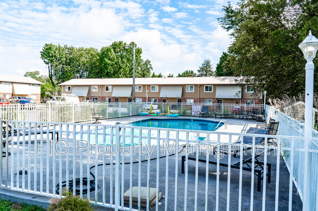 Building Photo - 109 Louella Dr