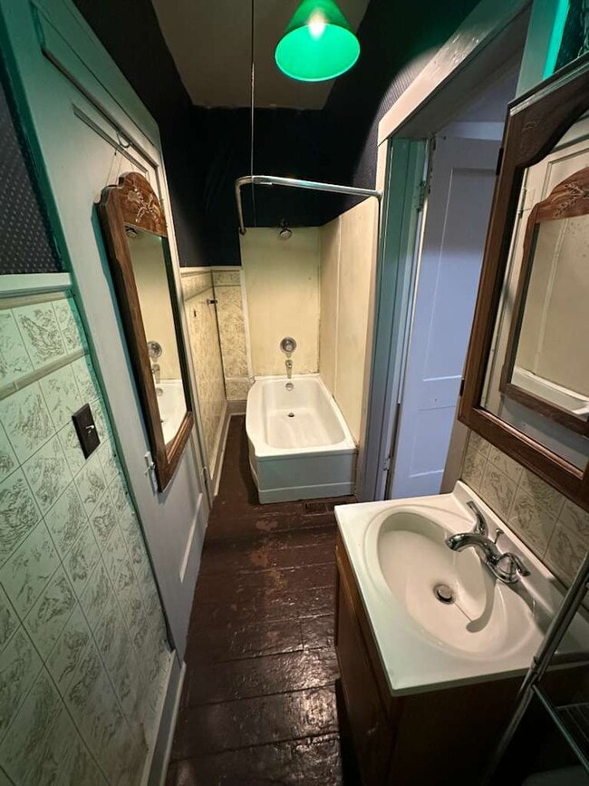 Building Photo - 610 S Green St