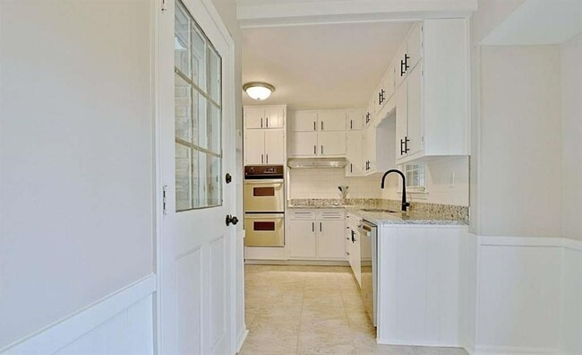 Building Photo - 4710 Navaho Cir