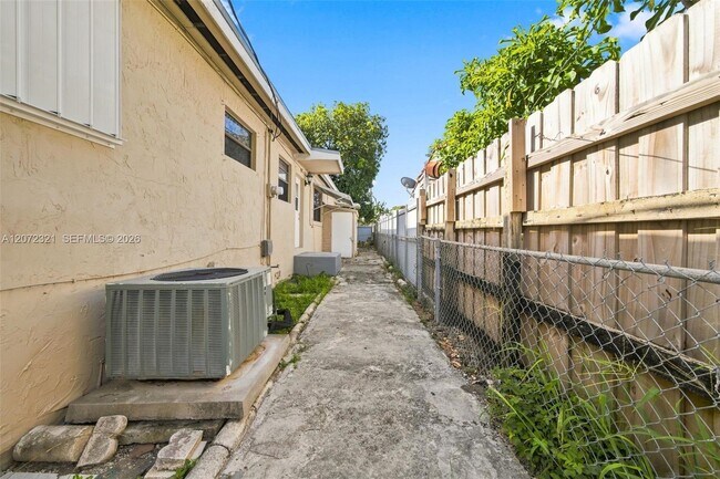 Building Photo - 9300 NW 32nd Ct