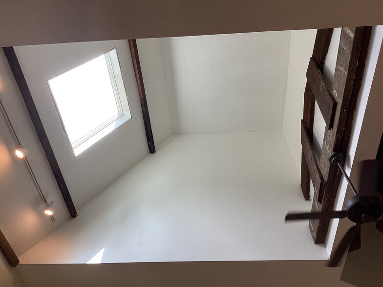 Building Photo - 151 W Salaignac St