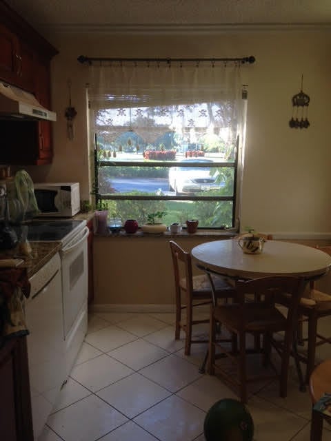 Building Photo - 8425 Casa Del Lago