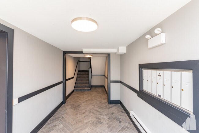 Building Photo - 3941 N Janssen Ave