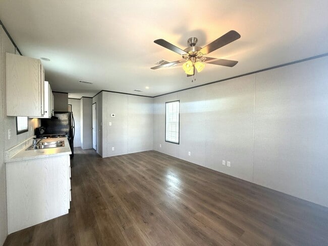 Building Photo - 7250 FL-44
