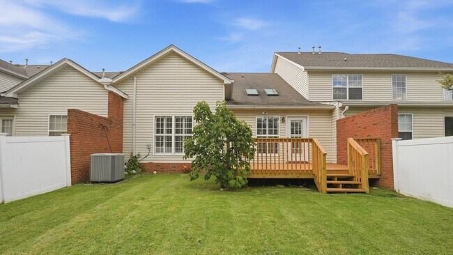 Building Photo - 2 bedroom East Brainerd Townhome