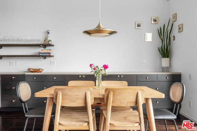 Building Photo - 2300 Ronda Vista Dr