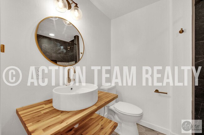 Building Photo - Middle Row Townhome in Herriman!