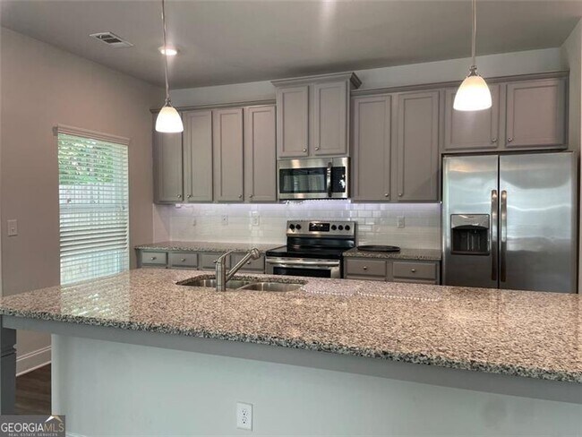 Building Photo - 560 Vandenburg Dr