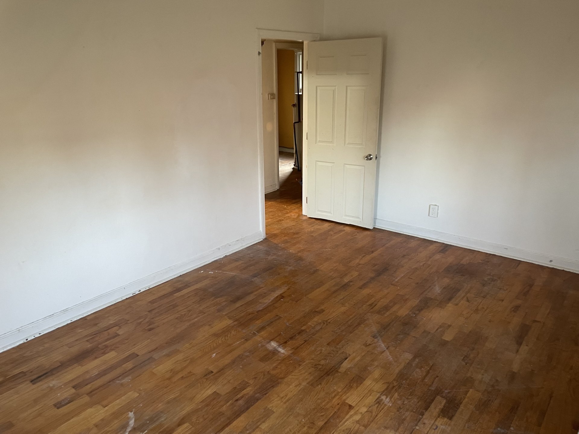 Building Photo - 701 W Holmes Rd