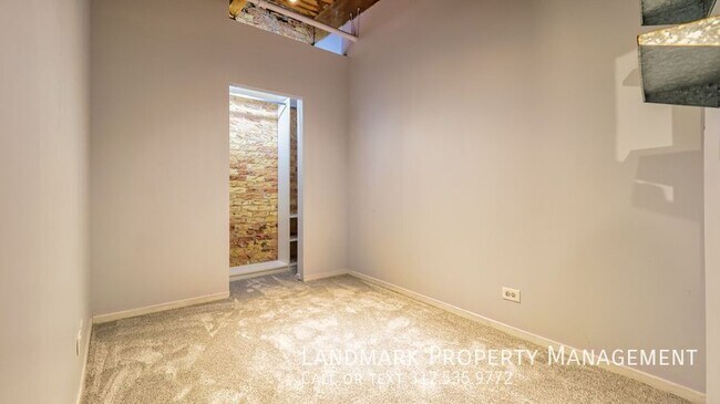 Building Photo - 375 W Erie St